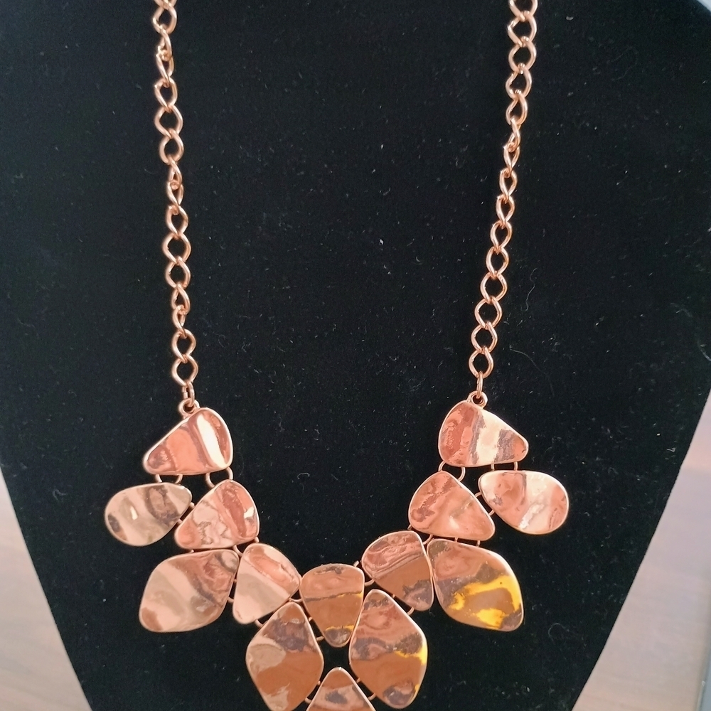 Elegant Rose Gold Necklace